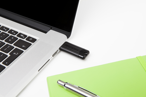 VERBATIM PENDRIVE PINSTRIPE 64GB HIGH SPEED RETRACTIL USB 3.2 NEGRO