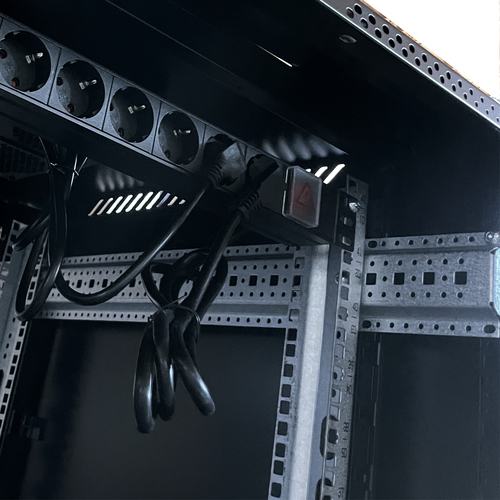 PHASAK ARMARIO RACK SUELO 19" PHASAK PRO 42U 600X1000 NEGRO DESMONTADO INCLUYE 2 BANDEJAS, VENTILACION TECHO, REGLETA 8T RACK, KIT PATAS/RUEDAS Y CERR.SEGURIDAD