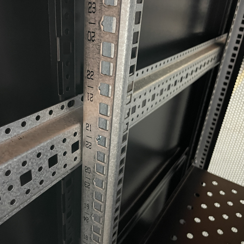 PHASAK ARMARIO RACK SUELO 19" PHASAK PRO 42U 600X1000 NEGRO DESMONTADO INCLUYE 2 BANDEJAS, VENTILACION TECHO, REGLETA 8T RACK, KIT PATAS/RUEDAS Y CERR.SEGURIDAD