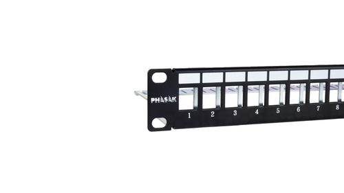PHASAK Panel frontal 19" para 24 conectores 1U con org. de cables   FTP PHASAK negro